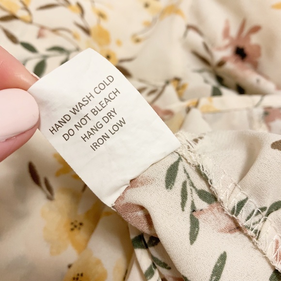 Sienna Sky Ruffle Hem Button V Neck Floral Blouse Medium - Picture 4 of 7